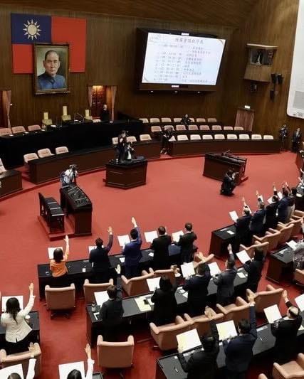 立法院職權行使法修正釋憲結果25日下午出爐，憲法法庭判決，認定立法程序雖合憲，但多項爭議法條皆屬違憲。 圖:翻攝自 吳思瑤 臉書