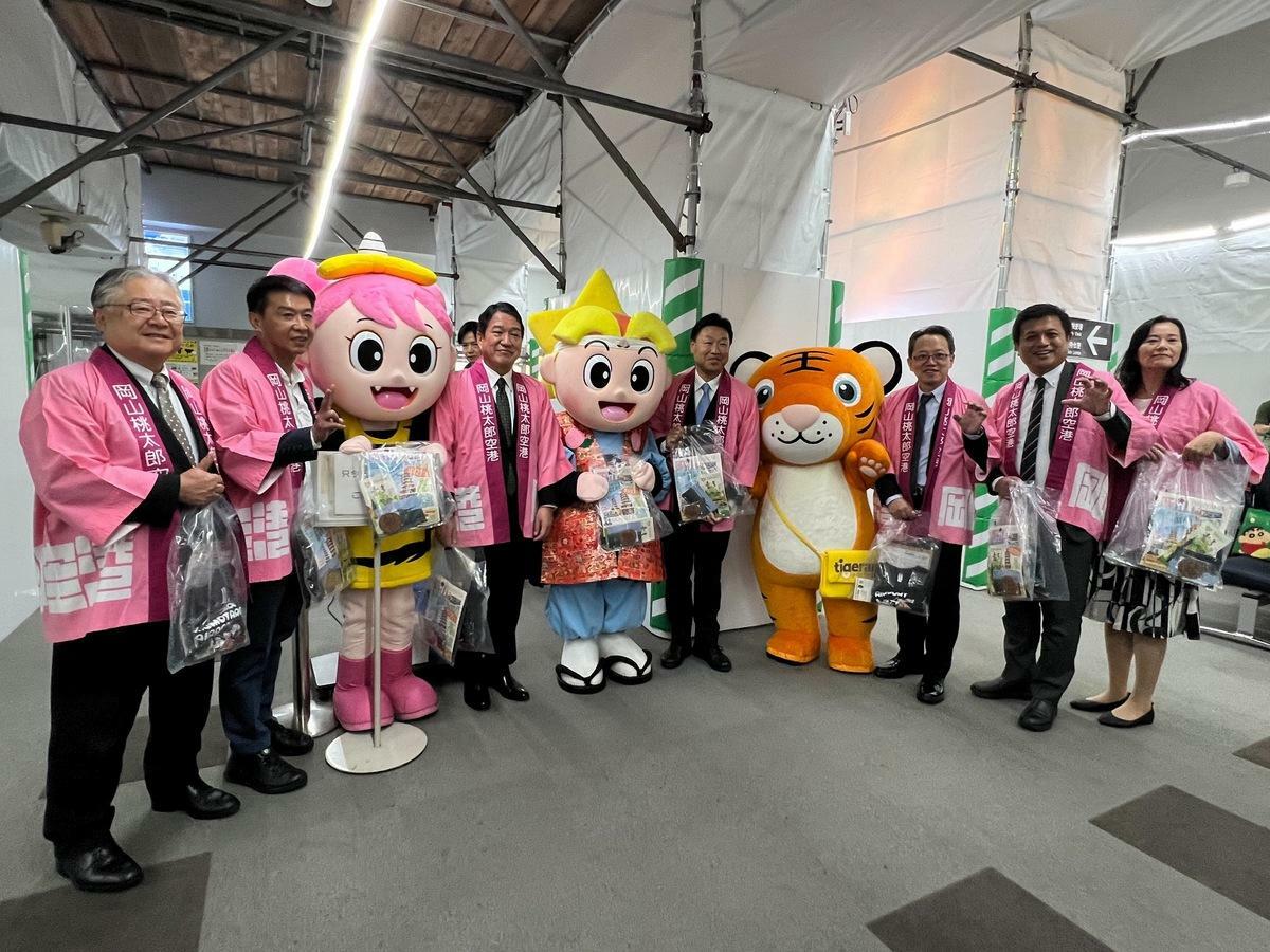 多位台日政要出席高雄與日本岡山航線首航儀式。 圖：許智傑服務處提供