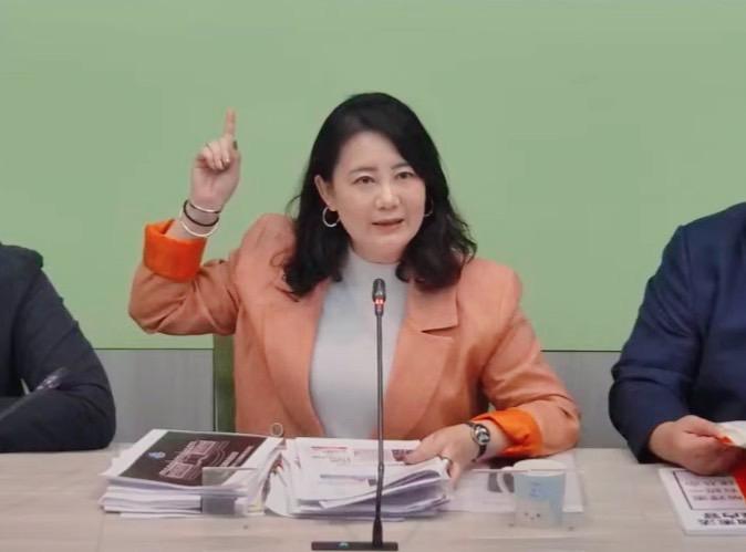 國民黨為了國會擴權告洋狀，民進黨團暖喊，回到國會修法勿貽笑國際。 圖：翻攝自民進黨團YT