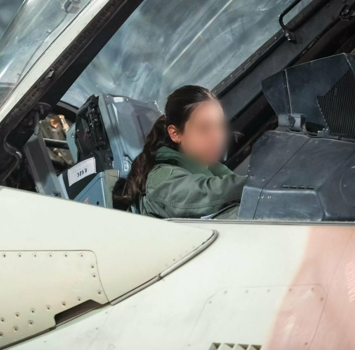 此次參與襲擊伊朗行動的以色列駕駛員中，有 2 名女性 圖：翻攝自以色列戰爭 X 帳號
