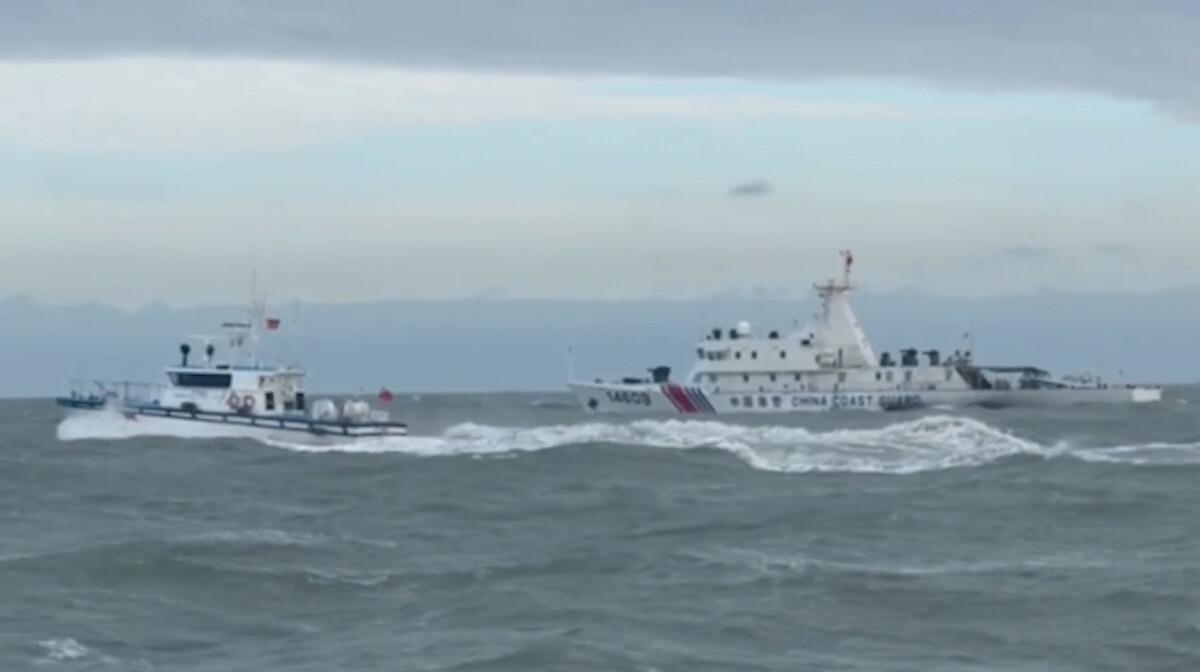 4艘中國海警船闖金門限制水域，海巡署部署4艘巡防艇「1對1」對應驅離。 圖：海巡署提供