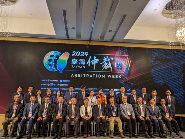 2024台灣仲裁週在高雄揭幕，高雄市長陳其邁（右五）與主辦單位合影 圖：中華民國仲裁協會提供