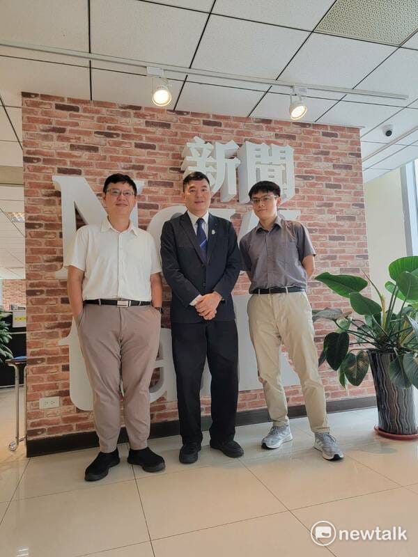 台大社科院副院長郭銘傑（左）台灣選舉自由觀察學會榮譽理事長、學者洪耀南(中)與東吳大學政治系助理教授陳方隅(右)在新頭殼主辦的座談會中，談論它們對美國總統大選的看法。 圖：謝步智/攝