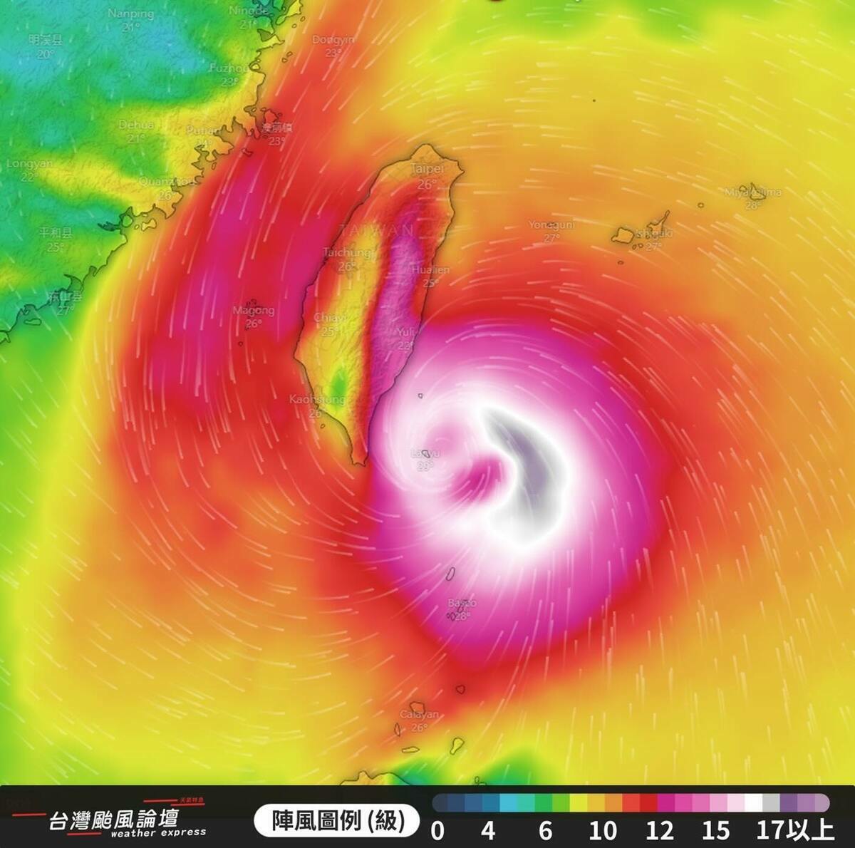 康芮颱風的七級風平均暴風半徑達300公里，幾乎可覆蓋兩個台灣，預測全台將進入橘紅色警戒，台灣颱風論壇強調其主要特徵為「強風」。 圖：翻攝自灣颱風論壇｜天氣特急」threads