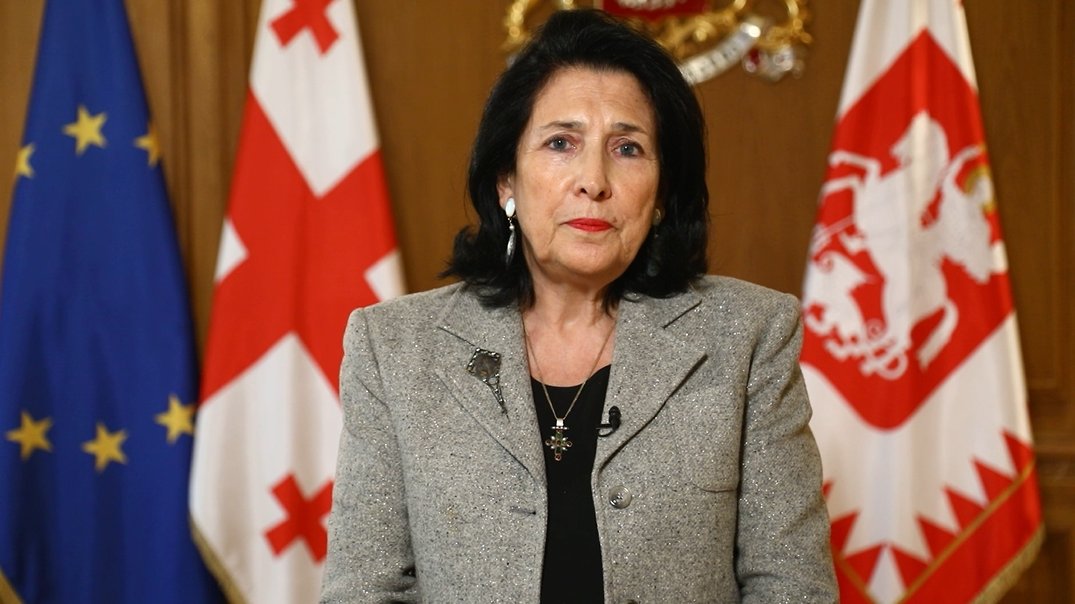 喬治亞總統薩洛梅·祖拉比什維利（ Salome Zurabishvili ）公開表態，不承認選舉結果，呼籲人民上街示威。 圖：截自「 x 」@NAFO_Hungary