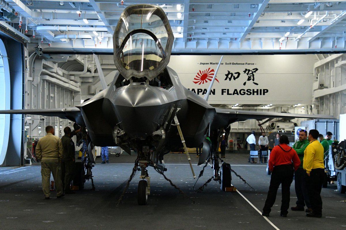 F-35B戰機。圖為2024年10月，美軍測試機停放日本海上自衛隊出雲級護衛艦「加賀號(DDH-184)」機庫。 圖：翻攝「X」@JMSDF_PAO
