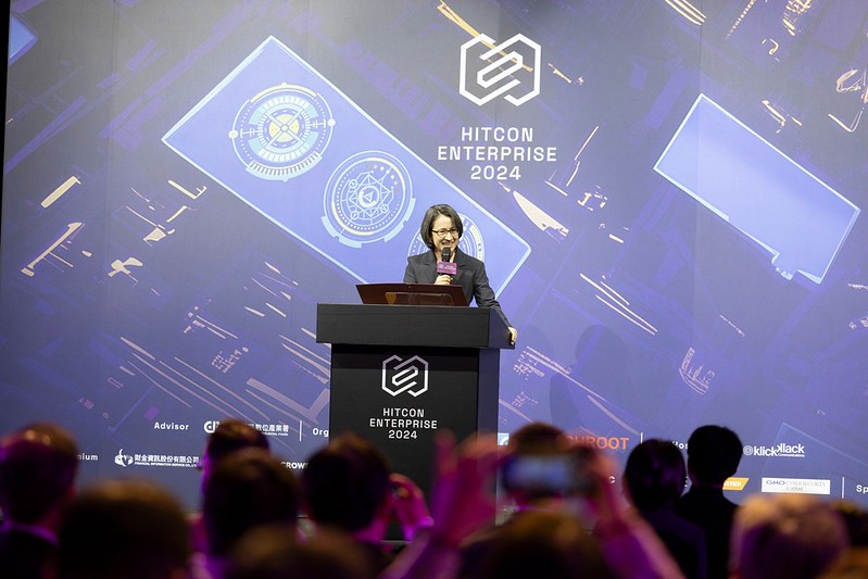 蕭美琴副總統今（30）日出席「2024台灣駭客年會企業場開幕式暨HITCON Cyber Range企業藍隊競賽」致詞。 圖：總統府提供