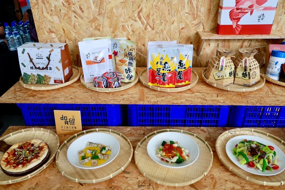 陳其邁行銷豐富多元的高雄水產品。 圖：高雄市政府提供