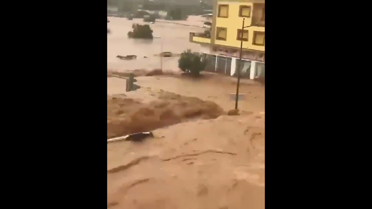 西班牙東部的瓦倫西亞省及周邊地區近日受到強烈暴雨襲擊，引發數十年來最嚴重的洪澇災害。 圖:翻攝自影片