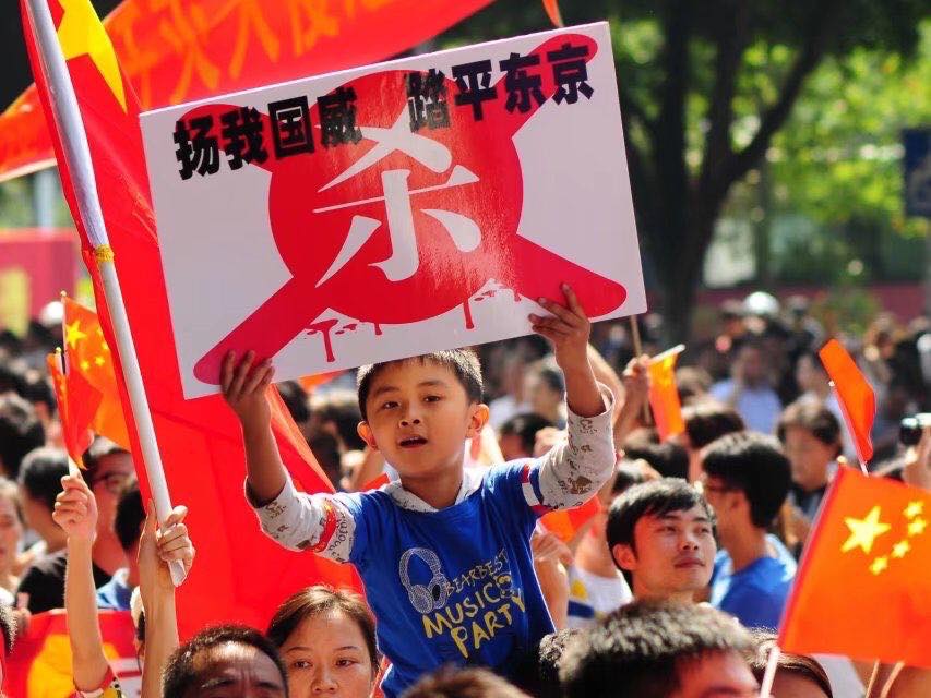 中共當局縱容、煽動中國社會的仇外、仇日風氣。孩童從小就被灌輸仇恨思想。 圖：翻攝矢板明夫臉書
