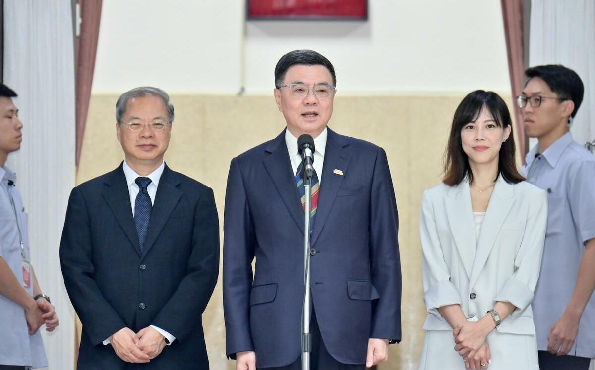 赴立院報告都被倒塌大樹擋 卓榮泰：颱風假還是地方因地制宜