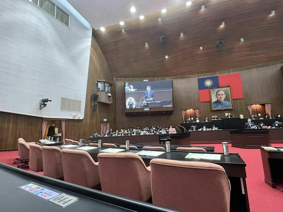 民眾黨8席立委全員缺席行政院長卓榮泰的總預算報告。 圖：翻攝自郭昱晴臉書
