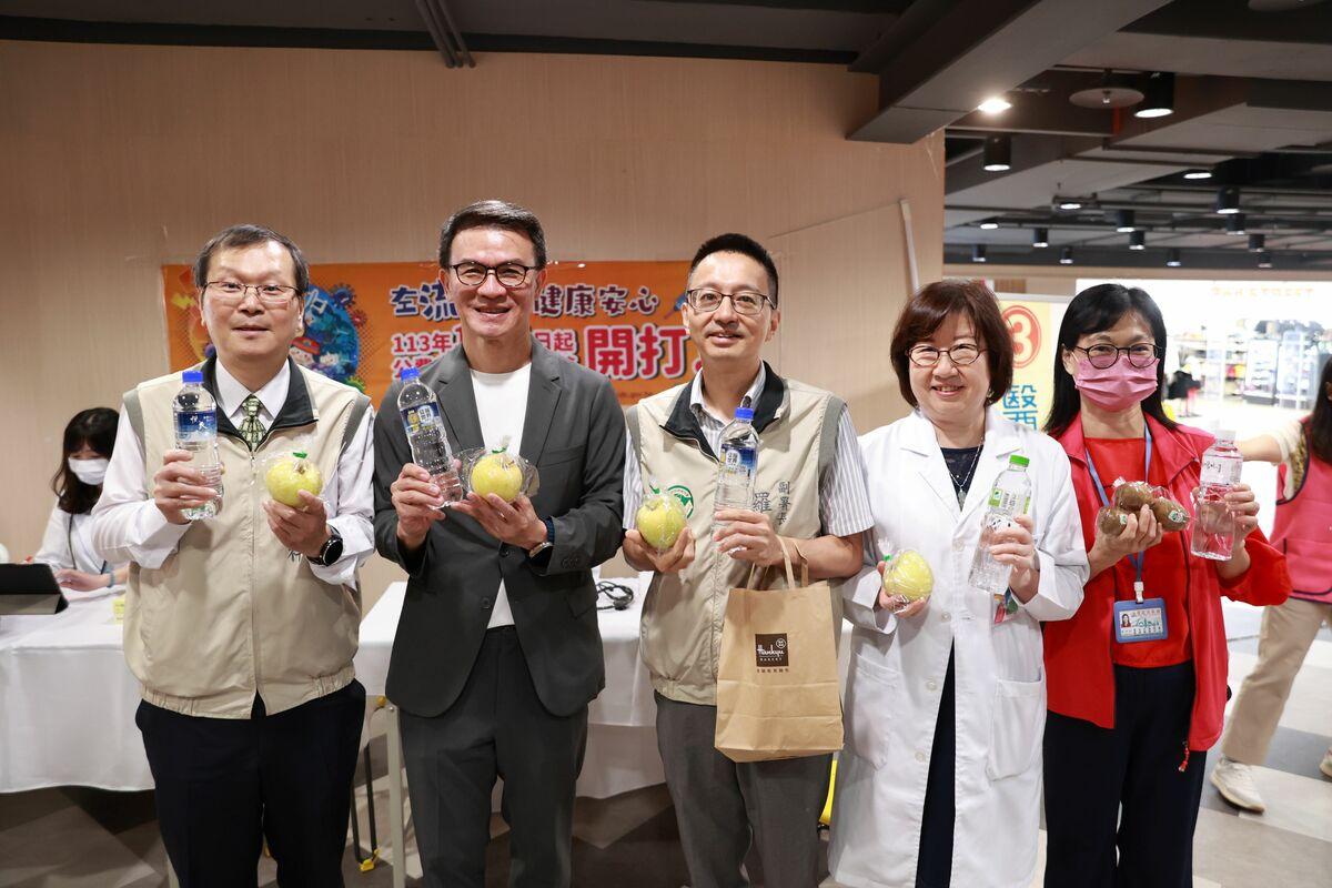 疾管署與全聯及各地衛生局合作，在全聯及大潤發指定門市設置接種站，便利民眾就近接種，提升對抗流感及新冠病毒的防護力。 圖：疾管署／提供