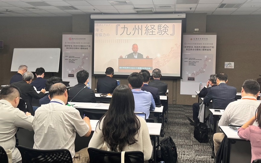 曾經擔任安倍晉三內閣經濟產業大臣、自民黨幹事長，主導日本半導體戰略的靈魂人物甘利明，透過錄影進行主題演講。 圖：台灣日本研究院提供