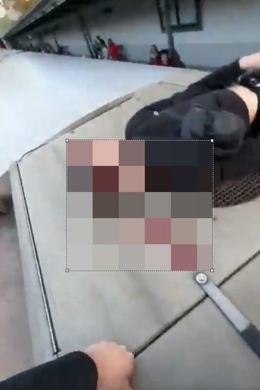奧地利維也納 4 名男子進行地鐵衝浪，其中 2 名男子在列車行駛進站時站起身，狠狠撞上行人天橋受重傷。 圖：翻攝自社會事件新聞影片 X 帳號