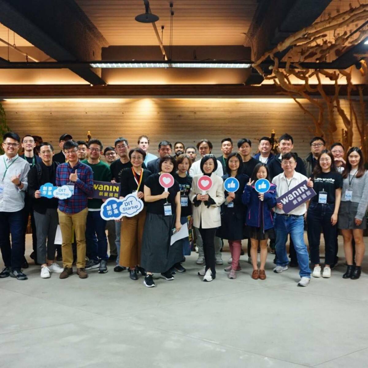 台北市府青年局計畫於11月6日舉行「開放式櫃台主題交流」活動，邀請黑沃咖啡創辦人鍾曜羽分享創業經驗。 圖：台北市政府青年局／提供