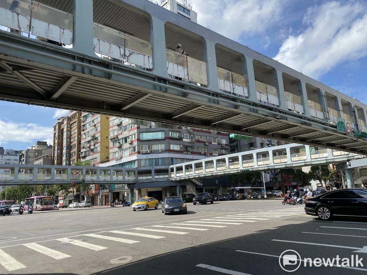 和平新生天橋即將拆除，引發在地居民反彈。 圖：周煊惠／攝（資料照）