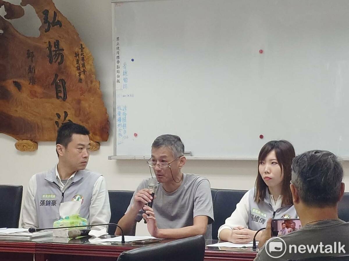 受傷男童父親孫爸爸不滿表示，明明姐姐跟孩子受重傷，市府卻對外卻用「擦傷和骨折」帶過。 圖：林昀真/攝