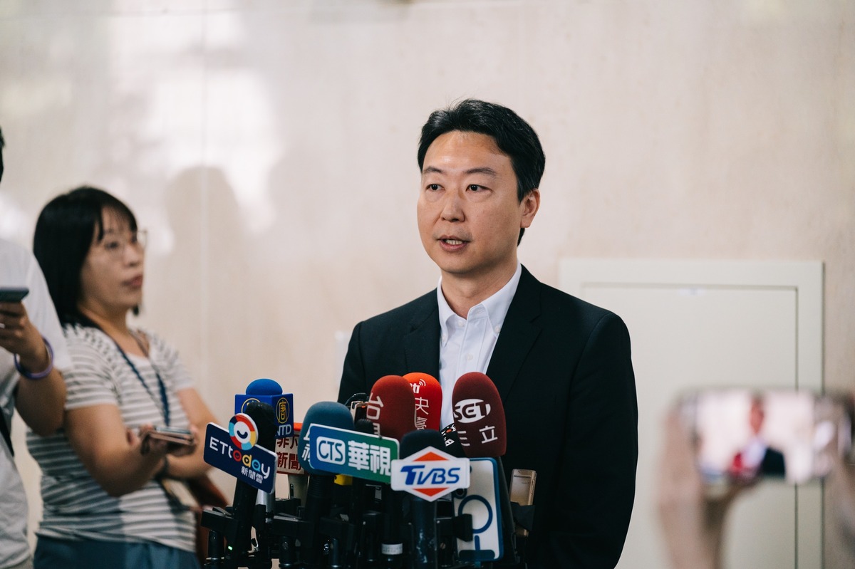 交通部長陳世凱表示，會調整花蓮住宿補助3.0 Plus方案，將補助時間延至12月20日 圖：翻攝自陳世凱臉書