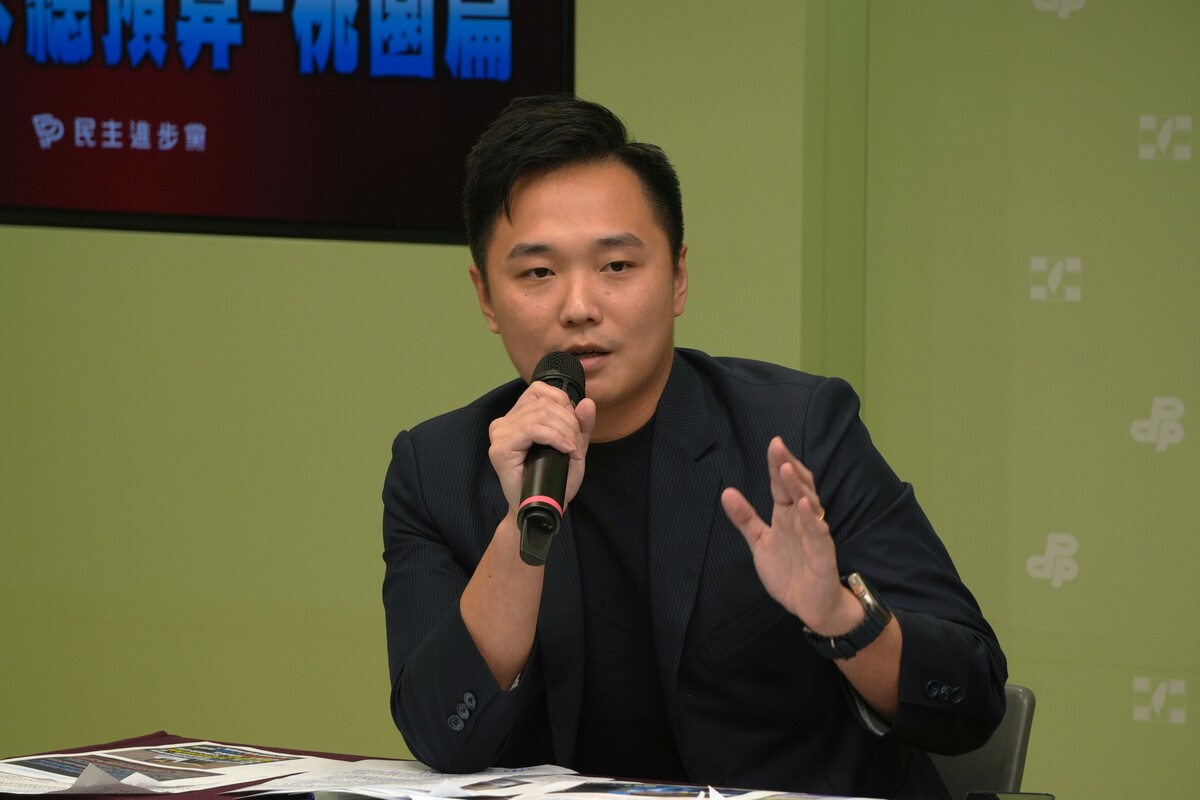 桃園市議員許家睿出席「只顧政爭不顧民生，藍白惡卡總預算——桃園篇」記者會。 圖：民進黨提供