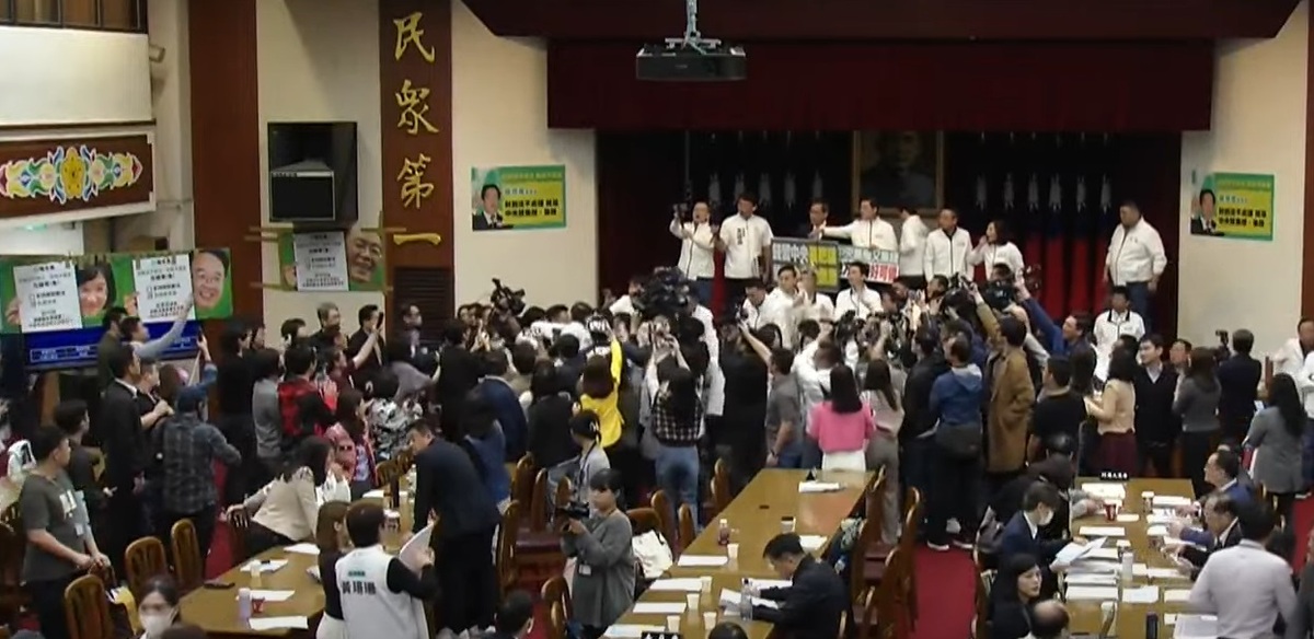 立法院財政委員會再爆衝突。 圖：擷取自國會頻道