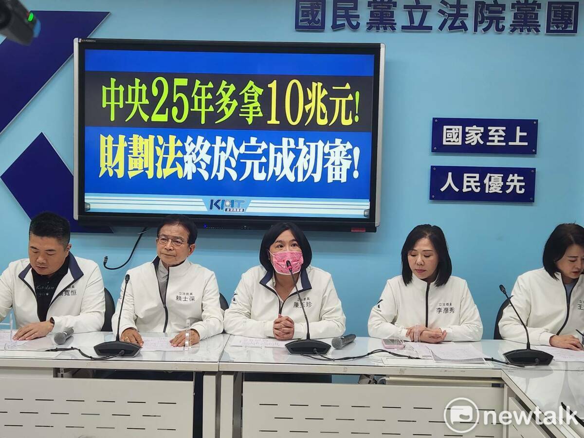 國民黨團事後召開記者會，譴責民進黨團暴力。 圖：黃建豪/攝