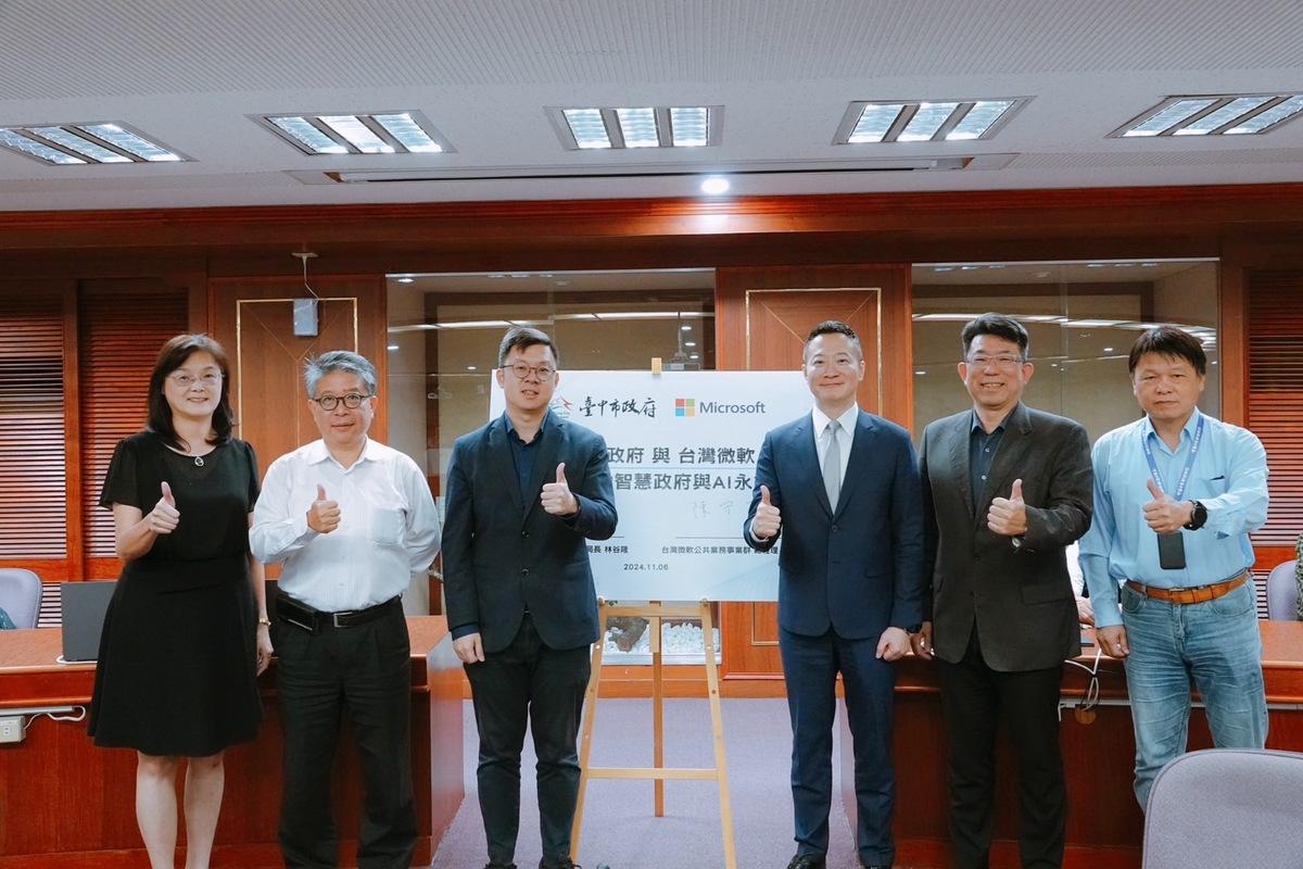 中市府團隊與台灣微軟代表合影。 圖：台中市政府／提供