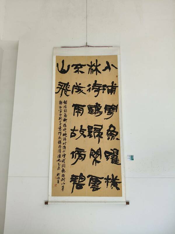 「且徐行—於同生知命書藝展」分成「獎賽鴻爪」、「書齋雅風」、「展廳振翅」、「陳酒新壺」四個部分，呈現於同生歷年來的書風變化以及多樣性的嘗試。綜合呈現他不同時期的書法生命歷程，除了對學古做階段性的總結，亦對未來的新局邁起腳步。 圖：黃博郎／攝