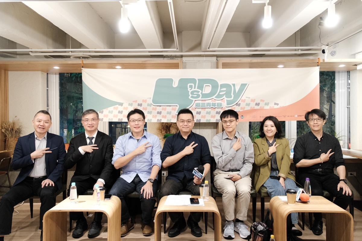 Y’s Day「週三青年日」6日晚上舉辦第78場活動「紅藍的選戰，全球的挑戰：美國選舉如何影響國際局勢」。舞臺上由左至右為郭育仁、桑普、薛健吾、周德望、陳方隅、馬麗昕、董思齊。 圖：Y’s Day「週三青年日」提供