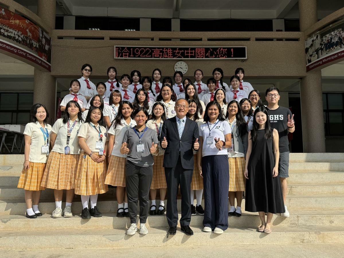 菲律賓科學高中17位師生訪問高雄女中。 圖：高雄市教育局提供