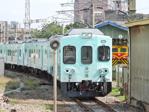 以甜點為主題的觀光列車海風號將於12月7日展開首航。 圖：台灣鐵路公司／提供