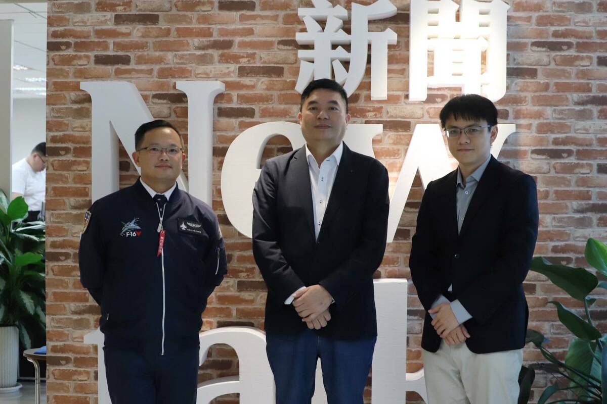 新頭殼邀請美國台灣觀測站主編陳方隅(右)、台灣自由選舉觀察協會榮譽理事長洪耀南(中)以及文化大學政治系助理教授蕭督圜(左)共同討論，川普當選美國總統後可能造成的影響。 圖：許斯婷/攝