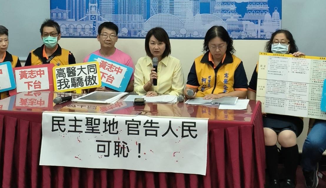 陳麗娜(中)表示質詢勞工局長稱勞工不在場的勞資協議「不算數」。 圖：陳麗娜服務處提供