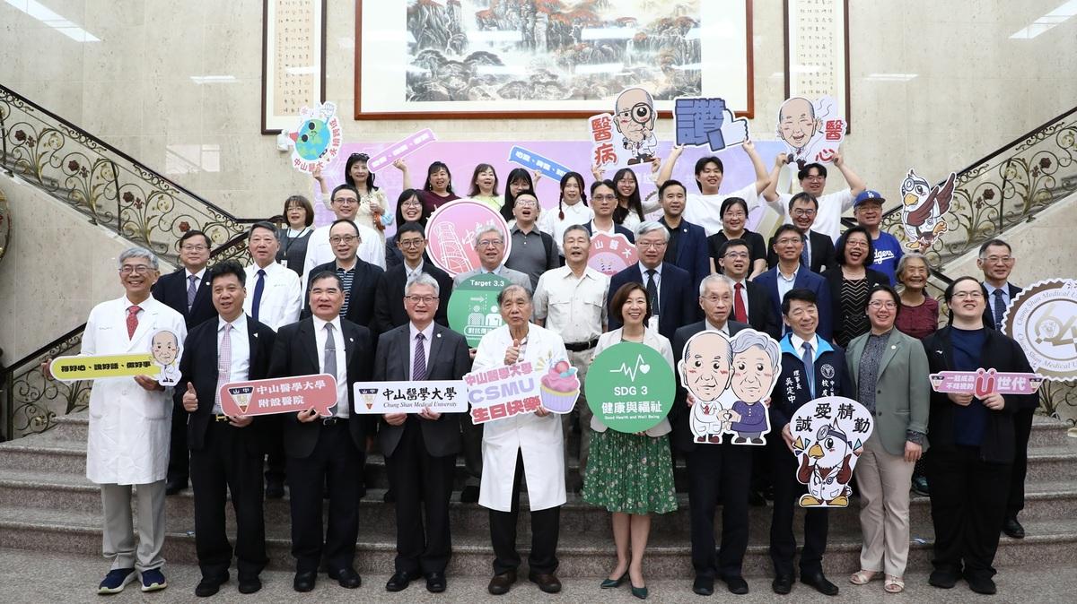 中山醫大64週年校慶暨創辦人日特展熱鬧開幕。 圖：中山醫大/提供