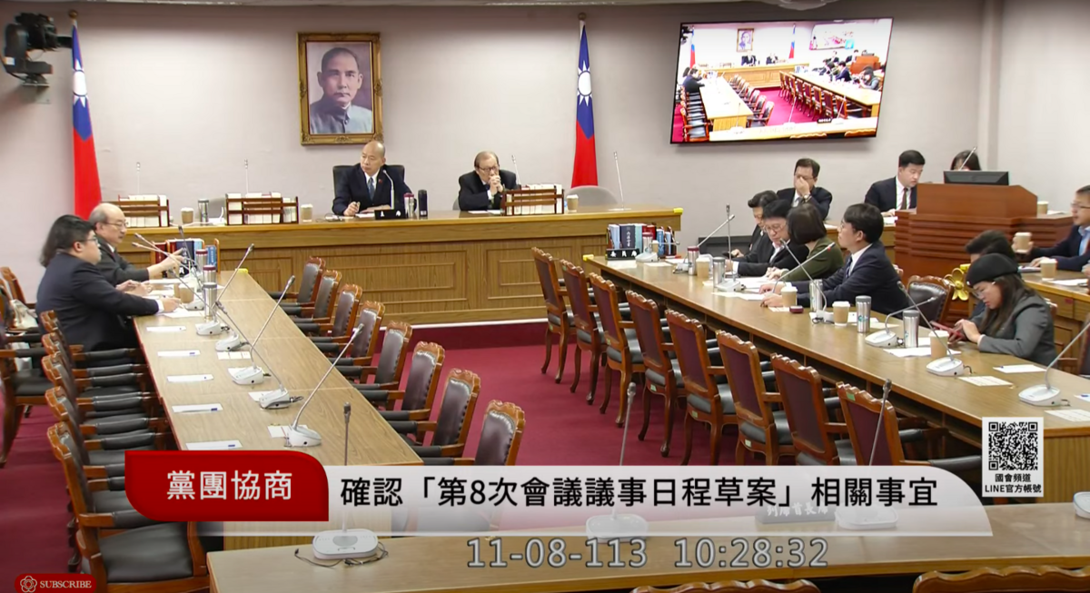 立法院長韓國瑜針對總預算再朝野協商，黃國昌發言暖心關心柯建銘腳傷。 圖：翻攝自國會頻道