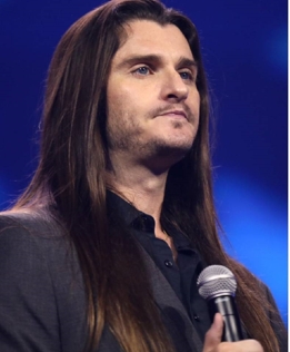 Scott Presler 成功地說服了賓州艾美許人的領袖，將18萬選票全部投給了川普。 圖 : 翻攝自 X / Richard Full