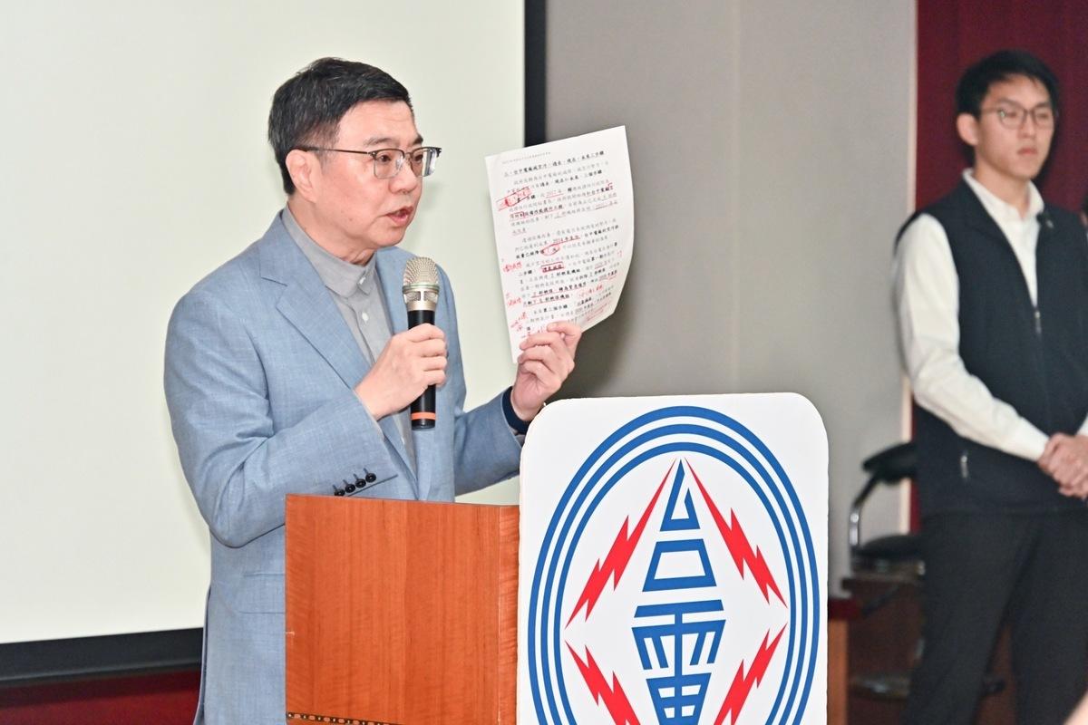 行政院長卓榮泰今（8）日視察台中發電廠視察增氣減煤規劃，並傾聽地方政府及民意代表意見。 圖：行政院提供