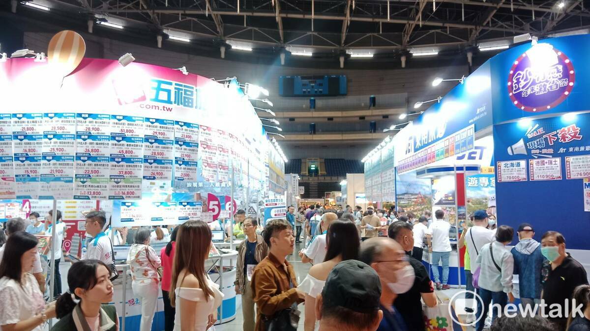 高雄巨蛋冬季旅展萬頭攢動。 圖：孫家銘攝