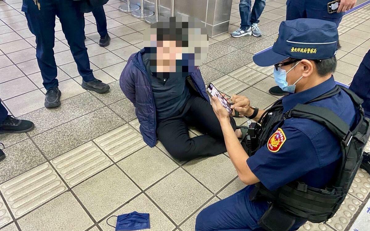 快訊》新埔捷運站女持刀傷人 1人受傷送醫