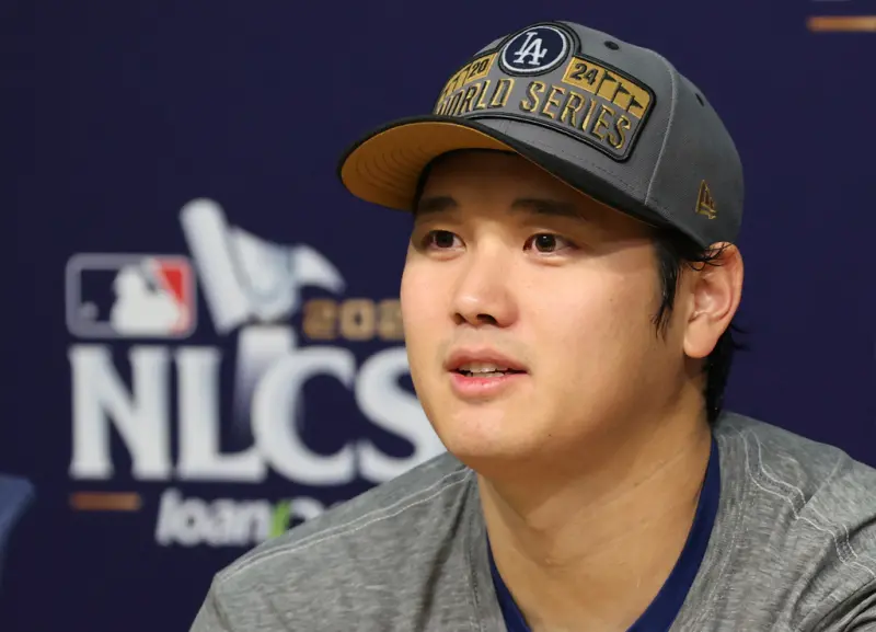 本賽季儘管大谷翔平受到手肘動刀影響，僅能以一刀流身分在場上奮戰，他的表現仍相當出色，最終並順利幫助道奇勇奪隊史第8座冠軍。 圖：達志影像／美聯社