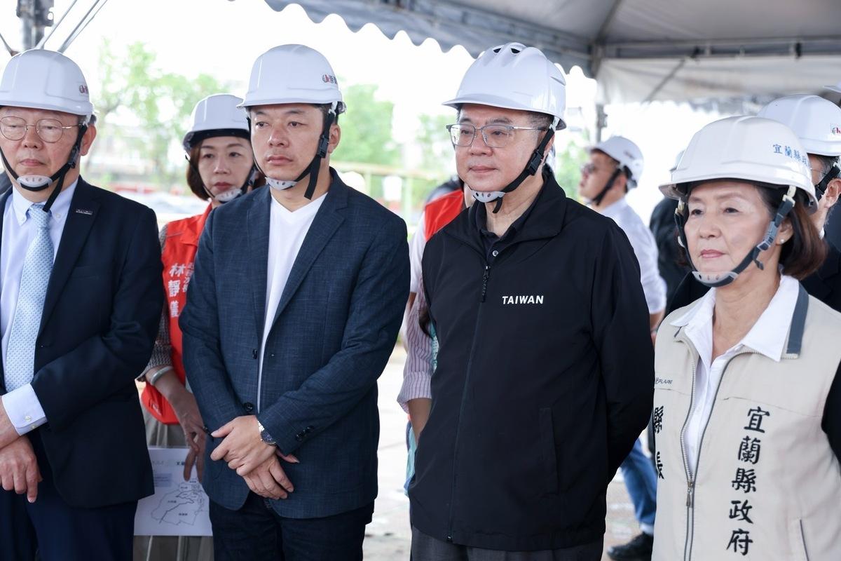 行政院長卓榮泰視察陽明交大附設醫院第二期擴建計畫進度。 圖：行政院提供