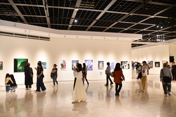 東亞藝術交流展有來自日本、泰國、台灣藝術家的精彩作品，歡迎民眾展覽期間共襄盛舉。 圖：擷自王惠美臉書
