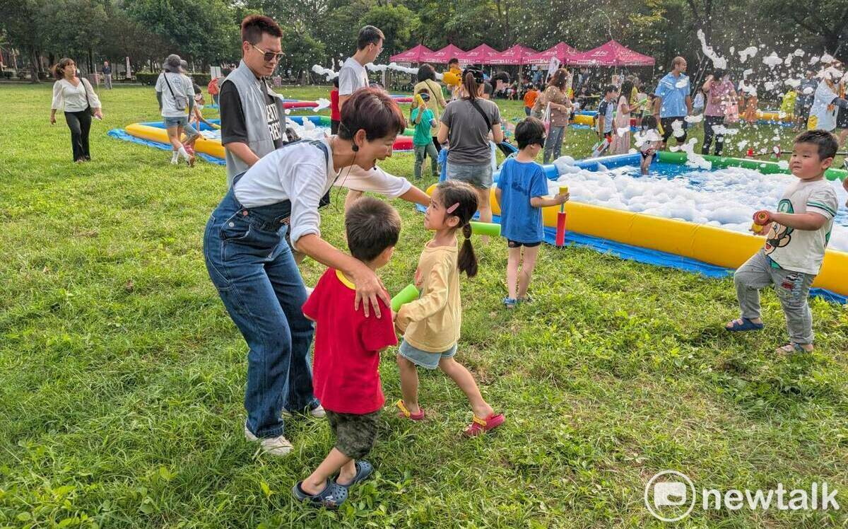 陳亭妃邀鄉親開箱妃妃姐姐親水萌樂園 水萍塭公園親子爆場嗨翻天