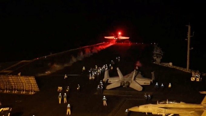 美國與英國軍方近日加強針對葉門胡塞武裝的空襲行動，鎖定其位於沙那及周邊地區的武裝儲存設施。 圖:擷自X帳號@Aurora107E