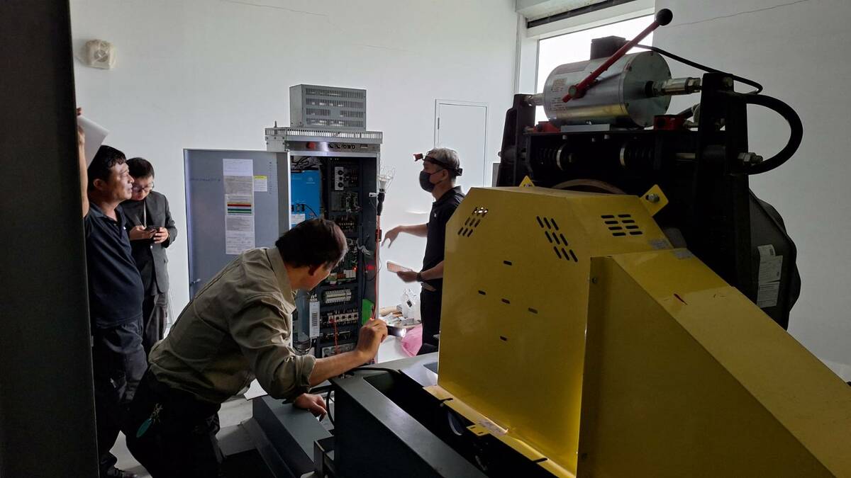 高市工務局會同公會電梯檢查員至現場勘查。 圖：高雄市工務局/提供