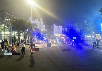 廣東珠海體育中心11日晚間發生越野車無差別撞人事件，大量傷者倒地畫面在網上瘋傳。 圖：翻攝X（前推特）