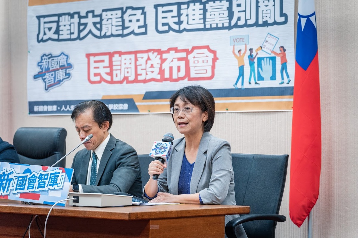 國民黨立委翁曉玲（圖右）。 圖：羅智強辦公室/提供