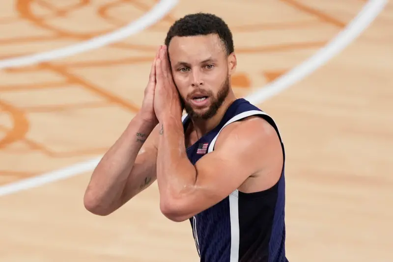 ▲勇士隊友Draymond Green透露球星Stephen Curry私下指導年輕球員的樣子，還有隊友想要和他手碰手來得到好手感。（圖／美聯社／達志影像）