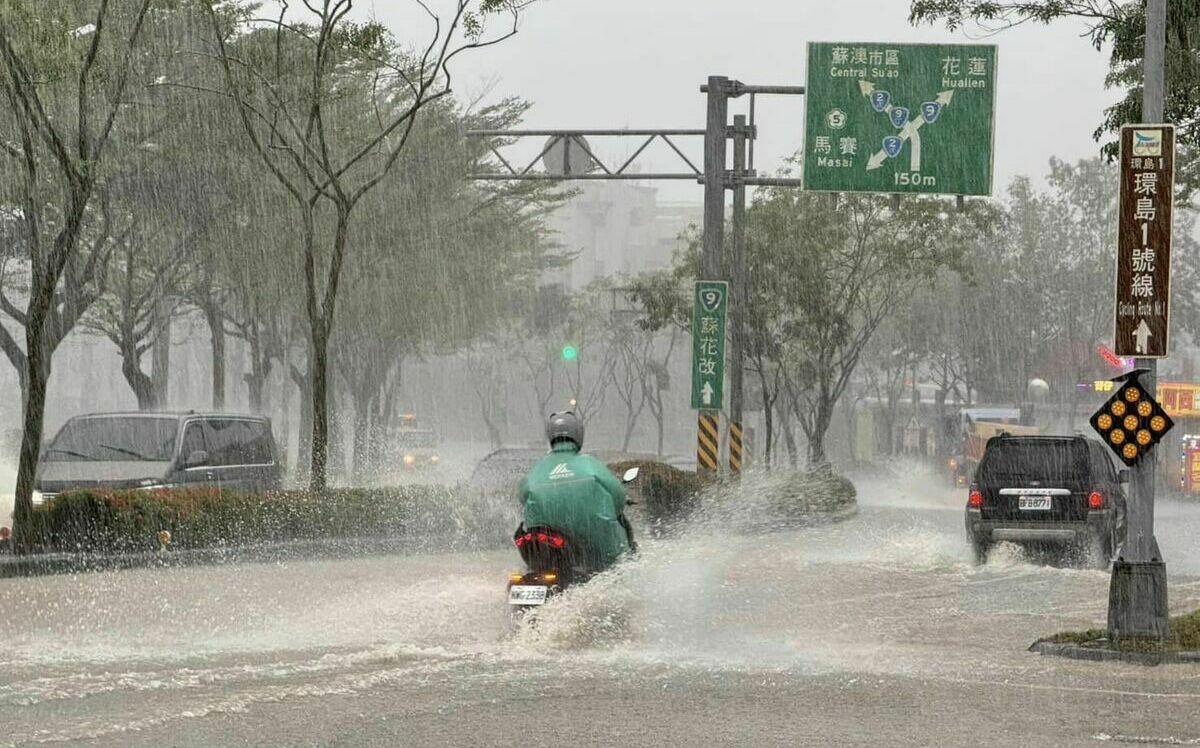 大雨轟炸宜蘭！2高中職進修部今晚停課 福山植物園休園2天/台9、台9丁2路段不排除預警性道路封閉