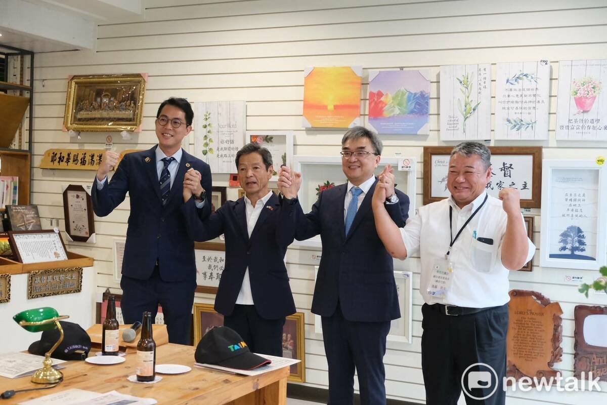 日本熊本縣菊池市代表團來台南進行為期2天的參訪行程，今日在基進黨台南市議員李宗霖與東區區長黃炳元的陪同下，至東區各單位進行參訪。李宗霖說明，此次行程安排以文化為主軸，為的就是讓雙方有深層的交流。 圖：黃博郎／攝
